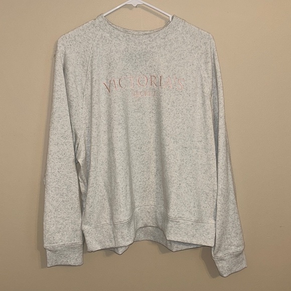 NWT Victoria’s Secret Embroidered Crew Neck - Picture 1 of 4